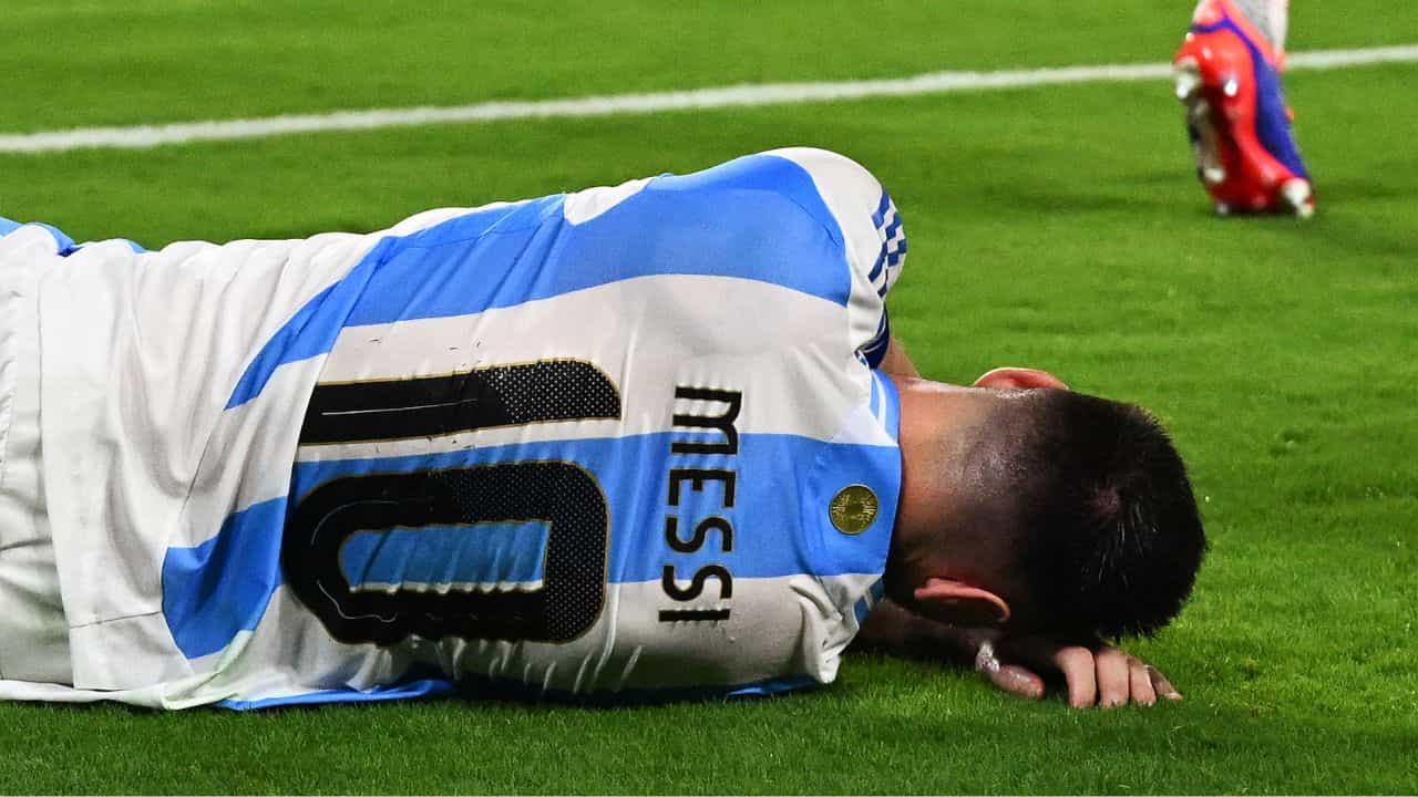 Lionel Messi: কোপা ফাইনালের ৬৫ মিনিটে চোট নিয়ে বিদায়, লিওনেল মেসির সঙ্গে কাঁদল সারা স্টেডিয়াম Lionel Messi: কোপা ফাইনালের ৬৫ মিনিটে চোট নিয়ে বিদায়, লিওনেল মেসির সঙ্গে কাঁদল সারা স্টেডিয়াম