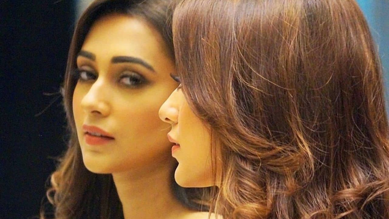 শনিবার শুরু হতেই আদরে মাখামাখি মিমি, সব ছবি ভাইরাল...