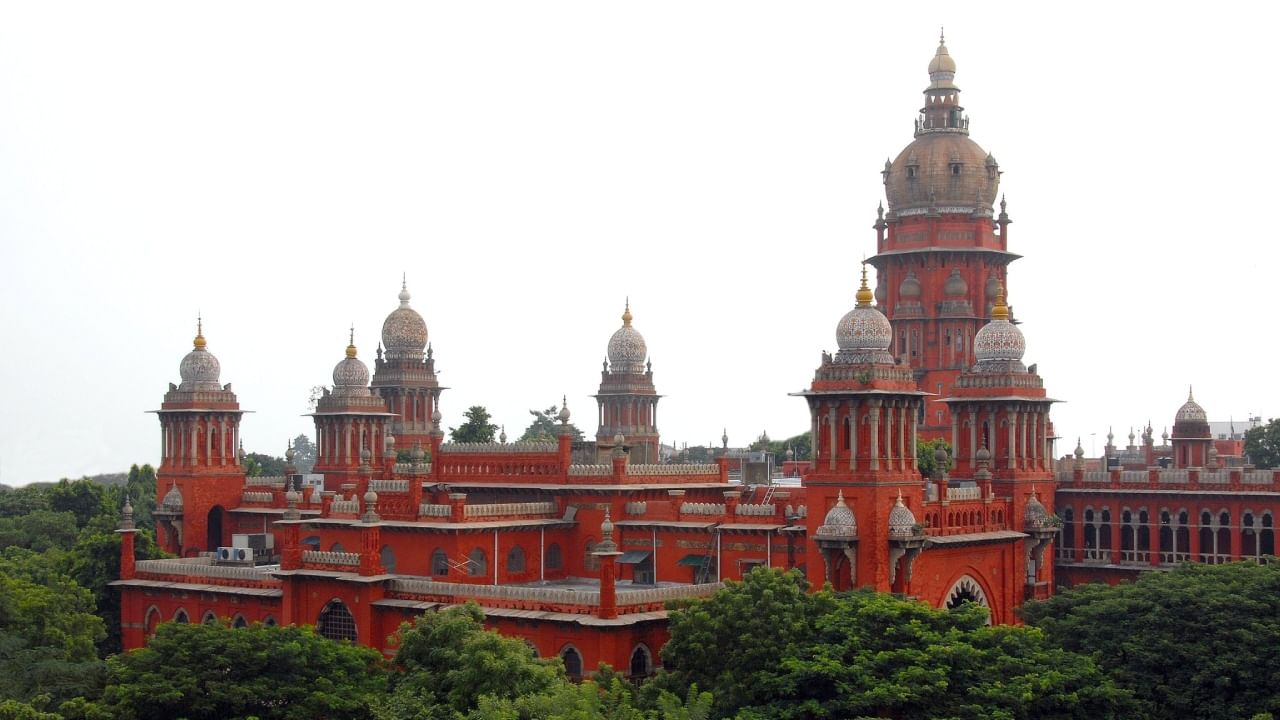 Madras High Court: পতিতালয় চালাবেন, চাই সুরক্ষা! আইনজীবীর আবদারে হতবাক বিচারপতি