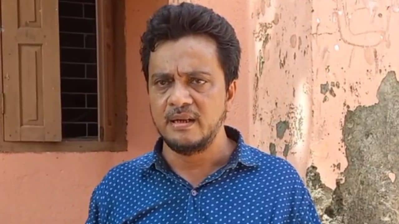 University of Gour Banga: বিশ্ববিদ্যালয়ে ঢুকে গলা কেটেছিল ছাত্রীর, অভিযুক্তকে সন্তানসম আখ্যা দিয়ে রেজিস্ট্রার বললেন, পকেটে ছুরি নিয়ে ঢুকলে কী করব?