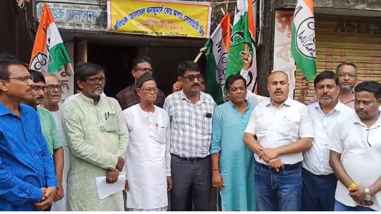TMC: ফাঁকা মাঠে গোল দিয়ে জিতে গেল তৃণমূল TMC: ফাঁকা মাঠে গোল দিয়ে জিতে গেল তৃণমূল
