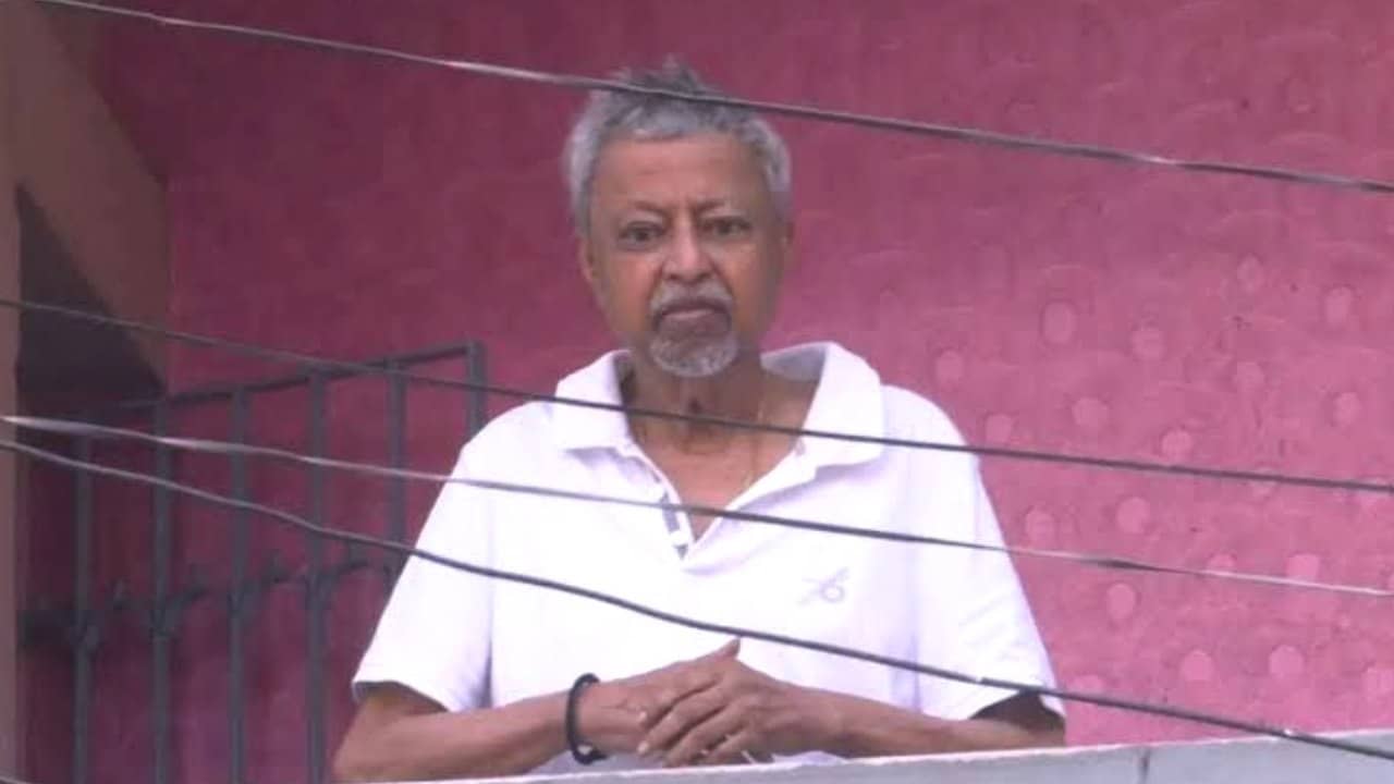 Mukul Roy: পড়ে গিয়ে মারাত্মক চোট, রাতেই মুকুল রায়কে নিয়ে যাওয়া হল কলকাতার নার্সিংহোমে