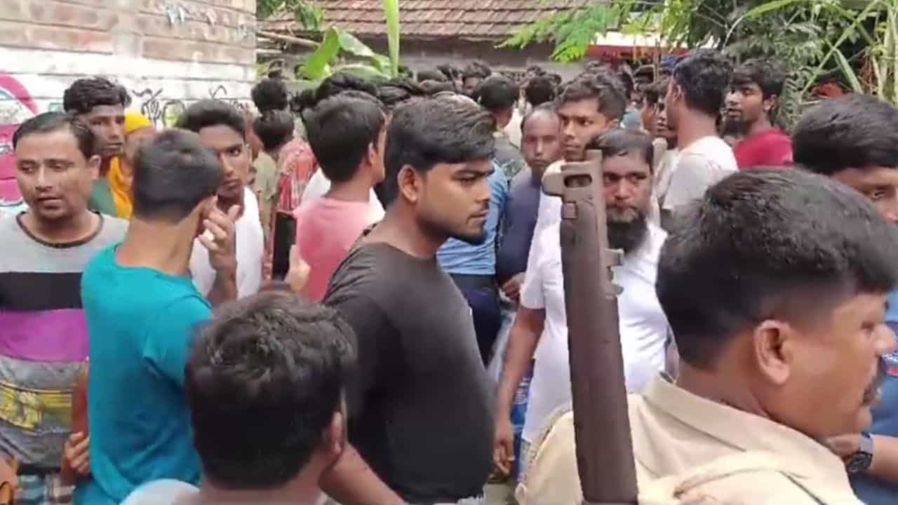 Crime News: 'টার্গেট'গোপনাঙ্গ! সামান্য কারণে ভাই হয়ে ভাইয়ের সঙ্গেই এমন কেউ করে? Crime News: 'টার্গেট'গোপনাঙ্গ! সামান্য কারণে ভাই হয়ে ভাইয়ের সঙ্গেই এমন কেউ করে?
