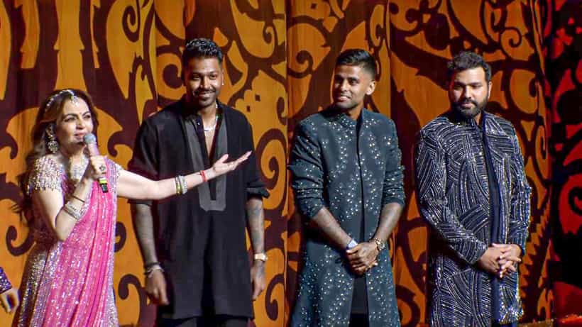 Rohit Sharma ভিডিয়ো: মুম্বই ইন্ডিয়ান্স বিতর্কের পর, ছেলের সঙ্গীত অনুষ্ঠানে রোহিত শর্মাকে জড়িয়ে ধরে কেঁদে ফেললেন নীতা আম্বানি