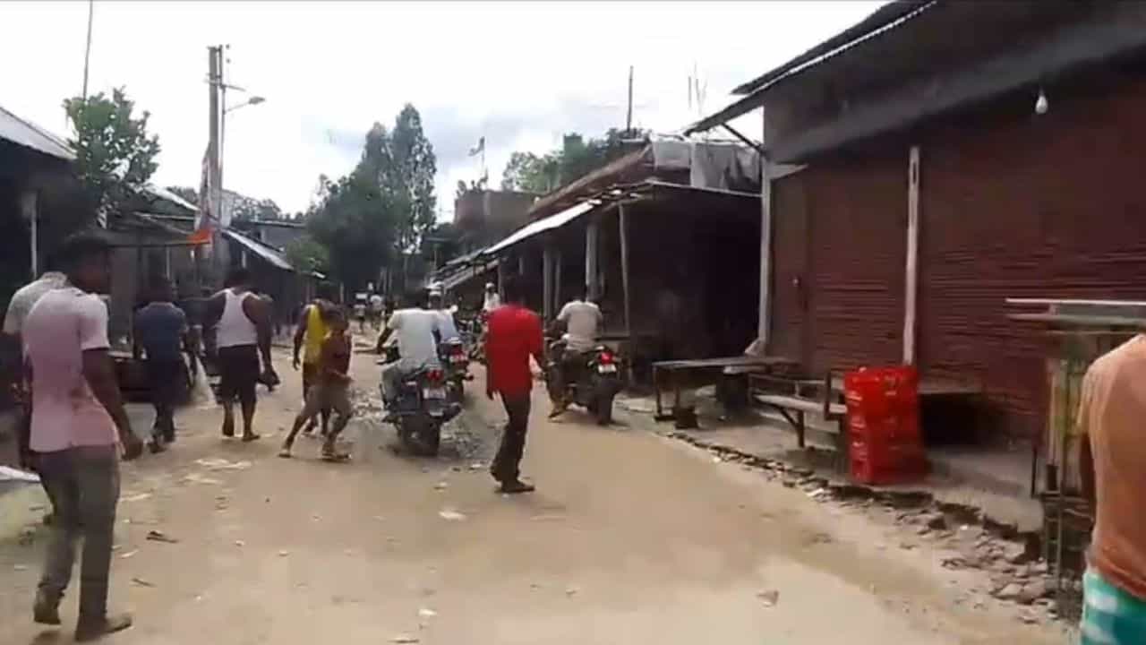 Islampur: জমি নিয়ে বিবাদ, দু'পক্ষের ঝামেলার মাঝে পড়ে মৃত্যু হল এক জনের Islampur: জমি নিয়ে বিবাদ, দু'পক্ষের ঝামেলার মাঝে পড়ে মৃত্যু হল এক জনের