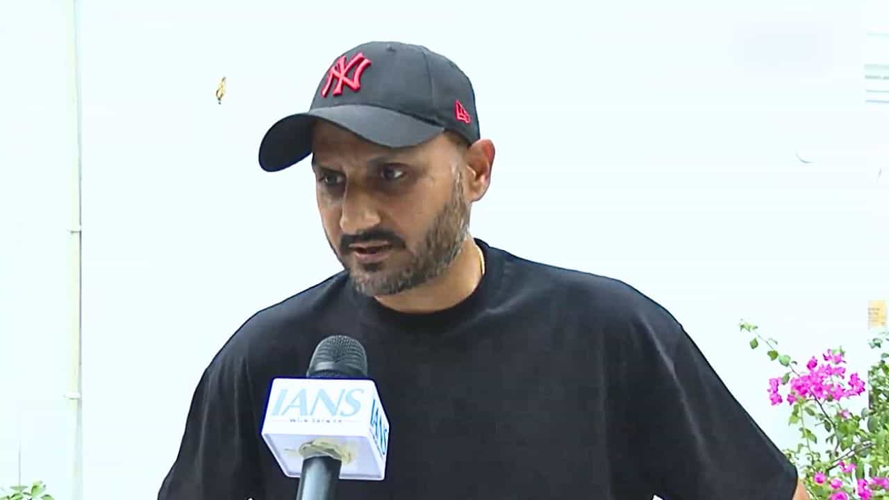 Harbhajan Singh: 'ওখানে তো প্রতিদিনই...', চ্যাম্পিয়ন্স ট্রফি নিয়ে বড় বার্তা হরভজন সিংয়ের Harbhajan Singh: 'ওখানে তো প্রতিদিনই...', চ্যাম্পিয়ন্স ট্রফি নিয়ে বড় বার্তা হরভজন সিংয়ের