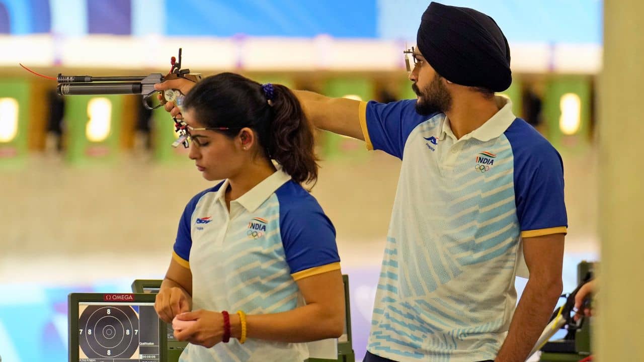 Manu Bhaker: ব্যক্তিগত ইভেন্টে ব্রোঞ্জ, আরও একটা পদকের ম্যাচে মনু ভাকের