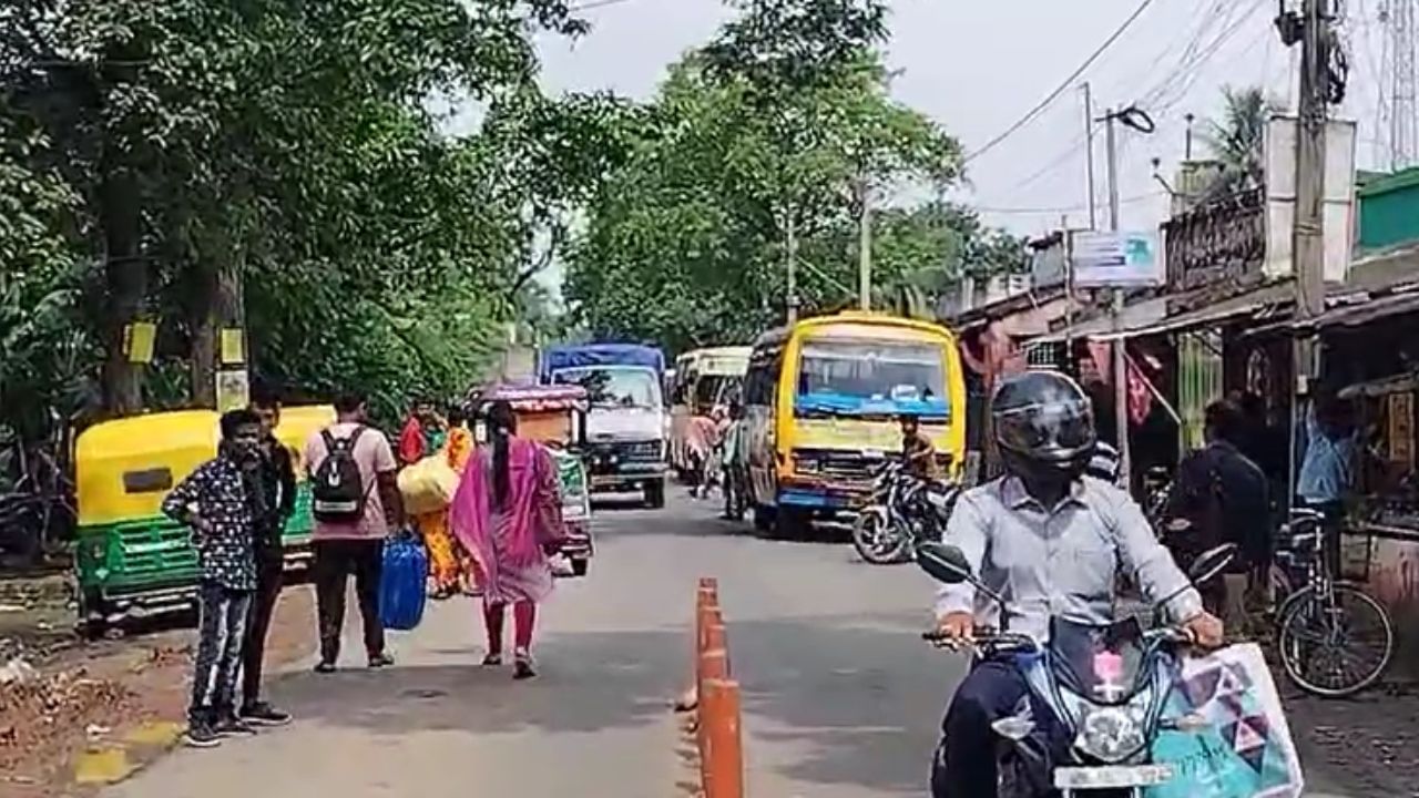 Hooghly: যাত্রী তোলা নিয়ে অশান্তির জের, বন্ধ এই রুটের বাস, এমনকি ম্যাজিক ভ্যানও