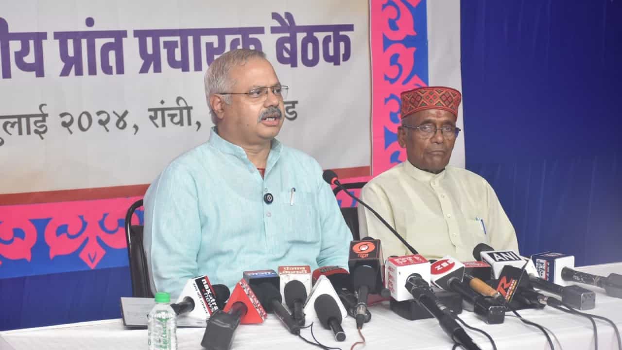RSS: শতবর্ষে বড় পরিকল্পনা, সমাজ পরিবর্তনের পাঁচ উদ্যোগ নিয়ে ঝাঁপাবে আরএসএস RSS: শতবর্ষে বড় পরিকল্পনা, সমাজ পরিবর্তনের পাঁচ উদ্যোগ নিয়ে ঝাঁপাবে আরএসএস