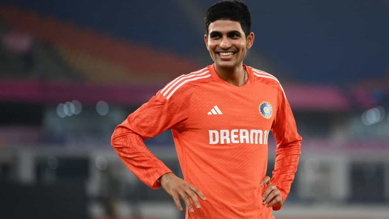 ভারতের জার্সিতে প্রথম বার খেলার অনুভূতি প্রত্যেক ক্রিকেটারের জন্যই স্মরণীয় হয়। টি-২০ বিশ্বকাপ শেষ। এ বার শুভমন গিলের নেতৃত্বে ভারতীয় টিম জিম্বাবোয়ের বিরুদ্ধে খেলবে।
