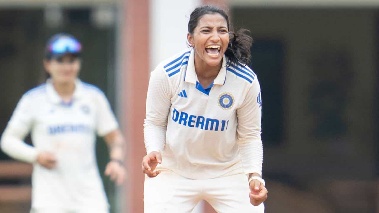 Indian Women's Cricket Team: প্রোটিয়াদের তছনছ করে কিংবদন্তি ঝুলন গোস্বামীর রেকর্ডে ভাগ বসালেন স্নেহ রানা Indian Women's Cricket Team: প্রোটিয়াদের তছনছ করে কিংবদন্তি ঝুলন গোস্বামীর রেকর্ডে ভাগ বসালেন স্নেহ রানা
