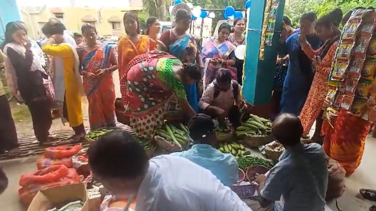 Tarakeswar: বাজারের তুলনায় ২ থেকে ২০ টাকা কমে মিলছে আনাজ! চালু 'সুফল বাংলা স্টল'