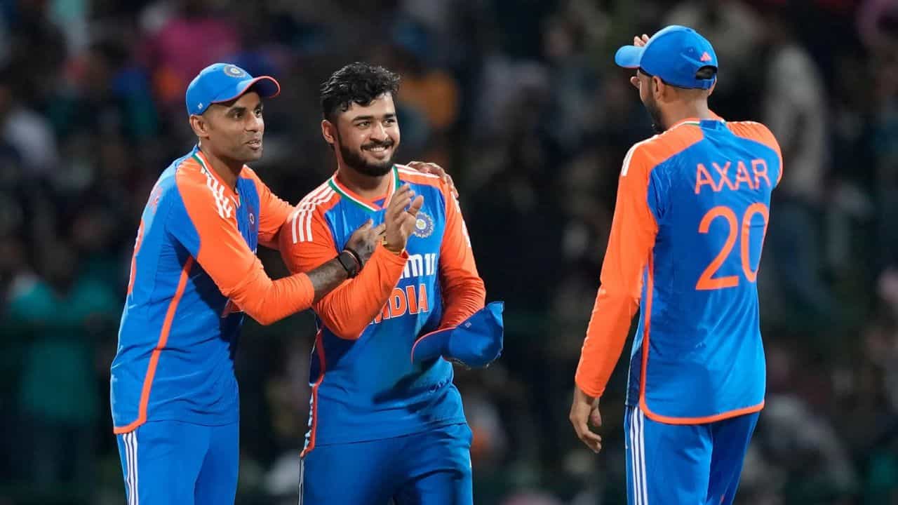 IND vs SL: 'সিচুয়েশন স্টার' অক্ষর, সারপ্রাইজ বোলার রিয়ান; ক্যাপ্টেন স্কাই দিলেন দরাজ সার্টিফিকেট IND vs SL: 'সিচুয়েশন স্টার' অক্ষর, সারপ্রাইজ বোলার রিয়ান; ক্যাপ্টেন স্কাই দিলেন দরাজ সার্টিফিকেট