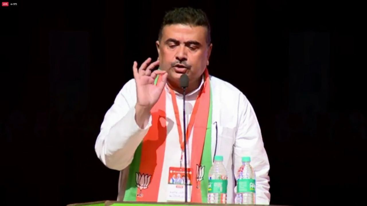 Suvendu Adhikari: বিজেপির মঞ্চে শুভেন্দু মন্তব্যে বিতর্ক দানা বাঁধতেই তড়িঘড়ি ব্যাখ্যা শিশির-পুত্রের Suvendu Adhikari: বিজেপির মঞ্চে শুভেন্দু মন্তব্যে বিতর্ক দানা বাঁধতেই তড়িঘড়ি ব্যাখ্যা শিশির-পুত্রের