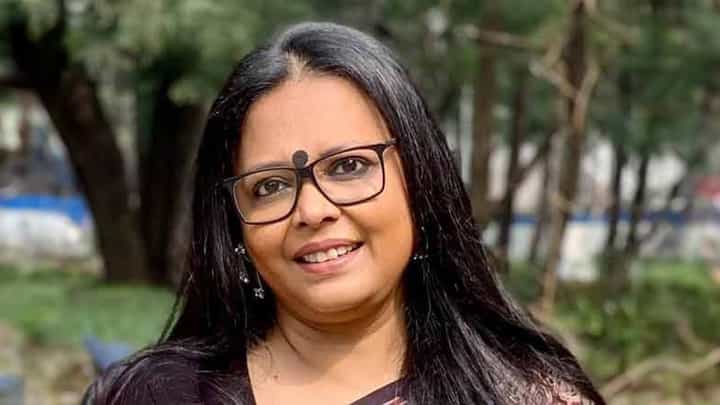 Lopamudra Mitra: কীসের যন্ত্রণা সহ্য করতে হয় গায়িকা লোপামুদ্রাকে? Lopamudra Mitra: কীসের যন্ত্রণা সহ্য করতে হয় গায়িকা লোপামুদ্রাকে?