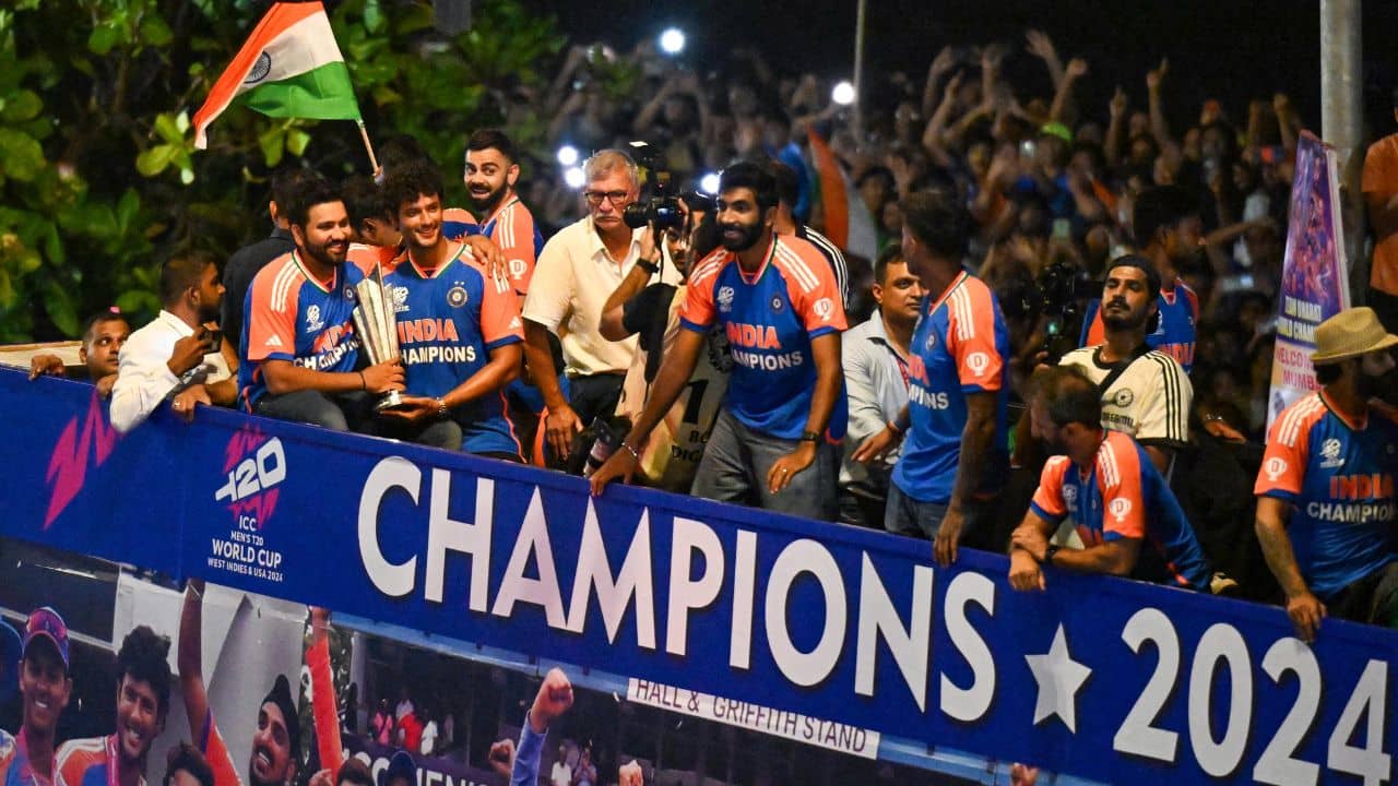 T20 World Cup 2024: ভিডিয়ো: গাছে ওটা কে? জাডেজাকে যা দেখালেন বিরাট...