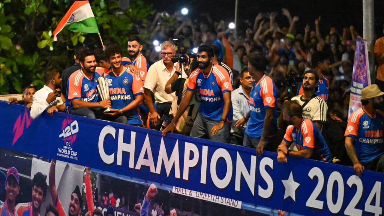 T20 World Cup 2024: ভিডিয়ো: গাছে ওটা কে? জাডেজাকে যা দেখালেন বিরাট... T20 World Cup 2024: ভিডিয়ো: গাছে ওটা কে? জাডেজাকে যা দেখালেন বিরাট...