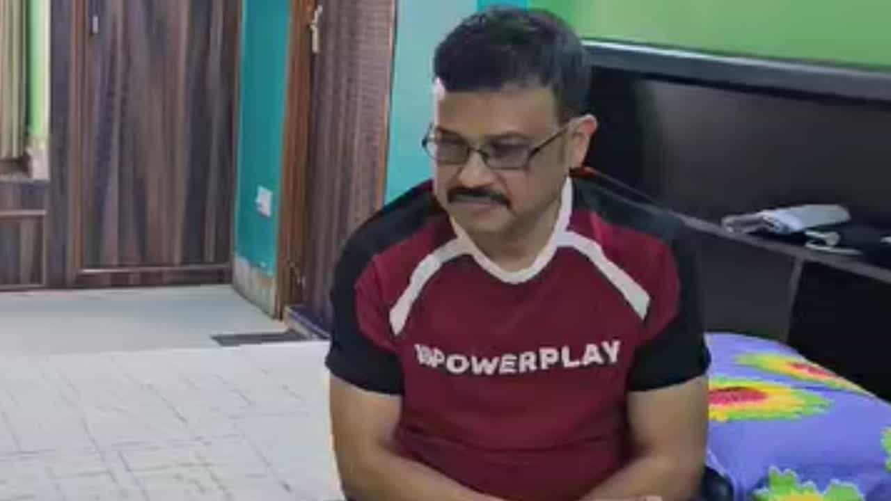 Behala: বেহালার নাকি দাপুটে 'তোলাবাজ' ছিলেন, সেই যীশুর সঙ্গেই আজ হয়ে গেল বড় 'গেম' Behala: বেহালার নাকি দাপুটে 'তোলাবাজ' ছিলেন, সেই যীশুর সঙ্গেই আজ হয়ে গেল বড় 'গেম'