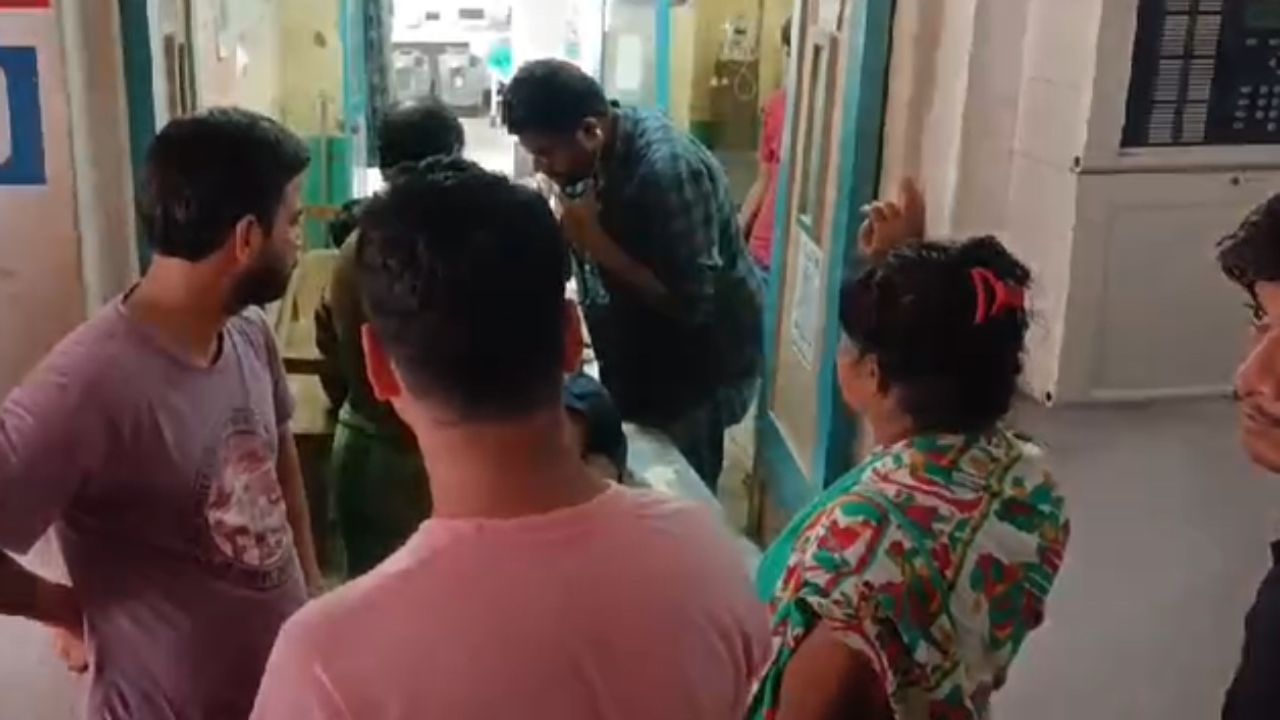 Paschim Medinipur: ছুটির সকালে পাড়ার পুকুরে এ কী অবস্থায়! ভাই আর জ্যেঠতুতো দিদিকে দেখতে ভিড় জমল পুকুর পাড়ে Paschim Medinipur: ছুটির সকালে পাড়ার পুকুরে এ কী অবস্থায়! ভাই আর জ্যেঠতুতো দিদিকে দেখতে ভিড় জমল পুকুর পাড়ে