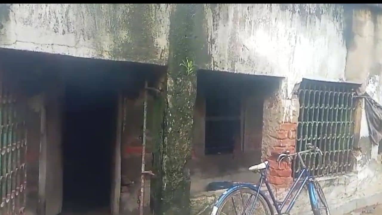 Medinipur: ক্লাস চলাকালীন আচমকাই শিক্ষিকার মাথায় ভেঙে পড়ে চাঙড়, আতঙ্কে পড়ুয়ারা