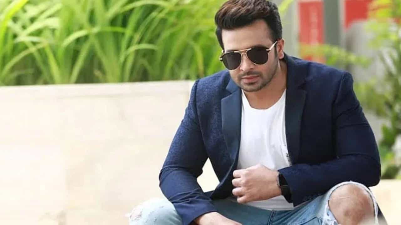 '২ ঘণ্টা অপেক্ষা করান শাকিব', অভিযোগ কানে আসতেই বাঙালি নিয়ে সরব বাংলাদেশ সুপারস্টার '২ ঘণ্টা অপেক্ষা করান শাকিব', অভিযোগ কানে আসতেই বাঙালি নিয়ে সরব বাংলাদেশ সুপারস্টার