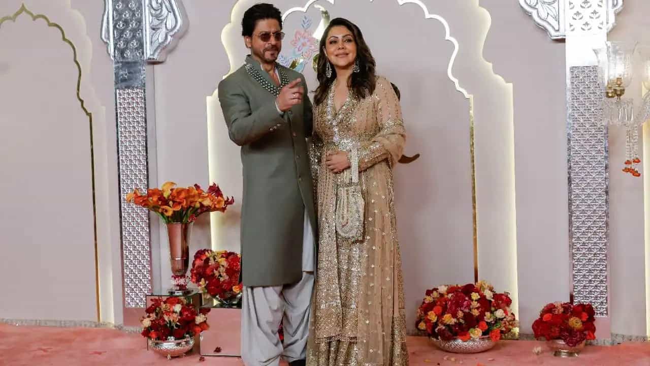 সম্পর্কে ফাটল? প্রথমদিন গেলেও অম্বানিদের বিয়ের দ্বিতীয় দিনে থাকছেন না শাহরুখ-গৌরী সম্পর্কে ফাটল? প্রথমদিন গেলেও অম্বানিদের বিয়ের দ্বিতীয় দিনে থাকছেন না শাহরুখ-গৌরী