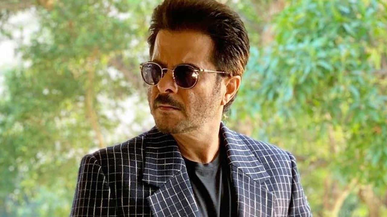 স্টারদের পিছন-পিছন ঘোরা, ছাতা ধরা, টাকার জন্য এই কাজ করতে বাধ্য হন অনিল স্টারদের পিছন-পিছন ঘোরা, ছাতা ধরা, টাকার জন্য এই কাজ করতে বাধ্য হন অনিল