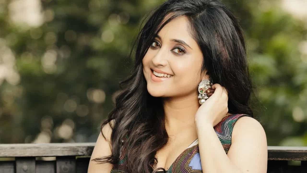মা বুঝতেই পারলেন না! শহর ছাড়ল মেয়ে সৌমিতৃষা? এ কী কাণ্ড.... মা বুঝতেই পারলেন না! শহর ছাড়ল মেয়ে সৌমিতৃষা? এ কী কাণ্ড....