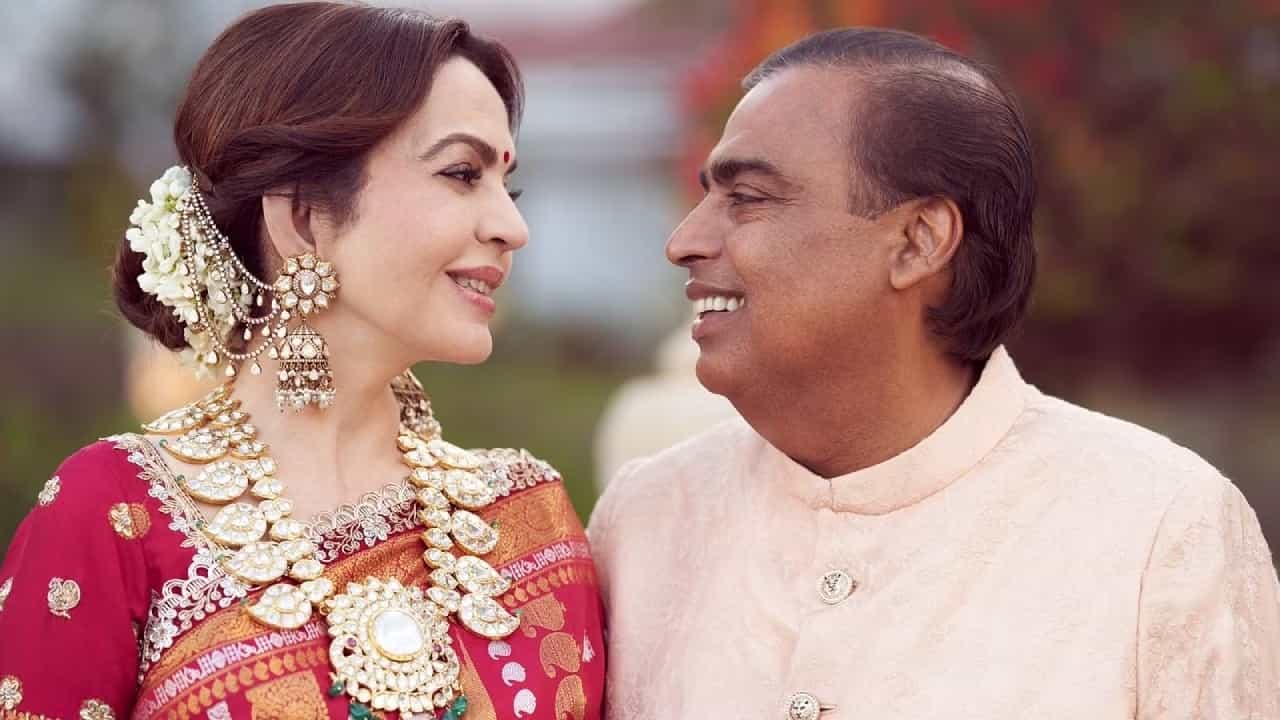 Ambani Income: ছেলের বিয়ে দিতেই এ কী কাণ্ড! রাতারাতি বদলে গেল অম্বানিদের উপার্জন Ambani Income: ছেলের বিয়ে দিতেই এ কী কাণ্ড! রাতারাতি বদলে গেল অম্বানিদের উপার্জন