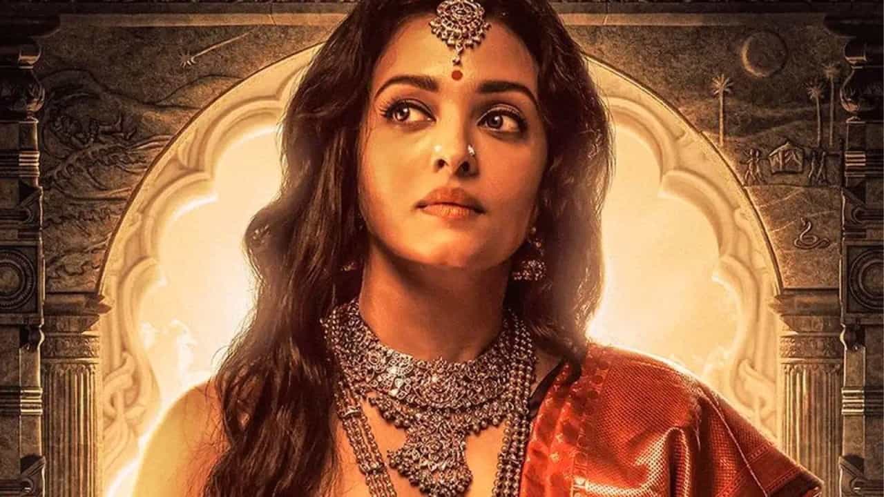 ৪০০ কিলো সোনা ঐশ্বর্যের গায়ে, অভিষেক নয়, কার সঙ্গে সেজেছিল 'বিয়ের আসর'? ৪০০ কিলো সোনা ঐশ্বর্যের গায়ে, অভিষেক নয়, কার সঙ্গে সেজেছিল 'বিয়ের আসর'?