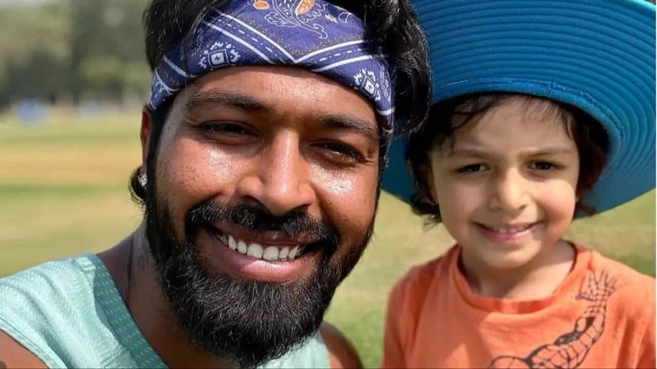 হার্দিকের বিবাহ বিচ্ছেদের পর ছেলের প্রথম জন্মদিন, দূর থেকে কীভাবে সেলিব্রেট করলেন? হার্দিকের বিবাহ বিচ্ছেদের পর ছেলের প্রথম জন্মদিন, দূর থেকে কীভাবে সেলিব্রেট করলেন?