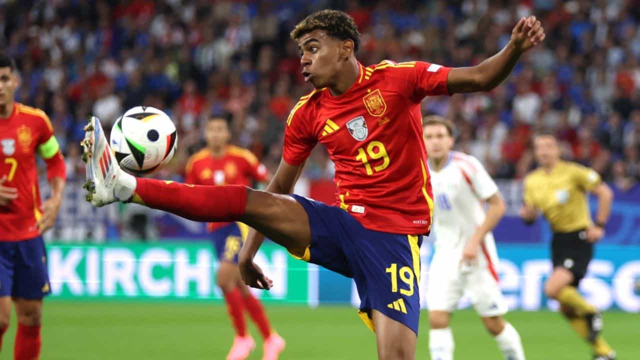Euro Cup 2024: জার্মানিতে রাত ৮টার পর শিশুশ্রমে বাধা, ইউরো কাপ খেলতে গিয়ে আইন জেনে মাথায় হাত স্পেনের Euro Cup 2024: জার্মানিতে রাত ৮টার পর শিশুশ্রমে বাধা, ইউরো কাপ খেলতে গিয়ে আইন জেনে মাথায় হাত স্পেনের