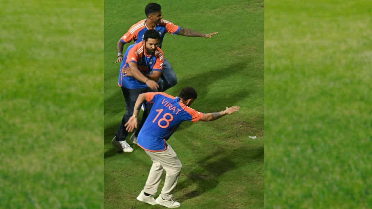 Virat-Rohit: শ্রীলঙ্কায় খেলবেন না বিরাট কোহলি-রোহিত শর্মা! যে কারণে এই সম্ভাবনা... Virat-Rohit: শ্রীলঙ্কায় খেলবেন না বিরাট কোহলি-রোহিত শর্মা! যে কারণে এই সম্ভাবনা...