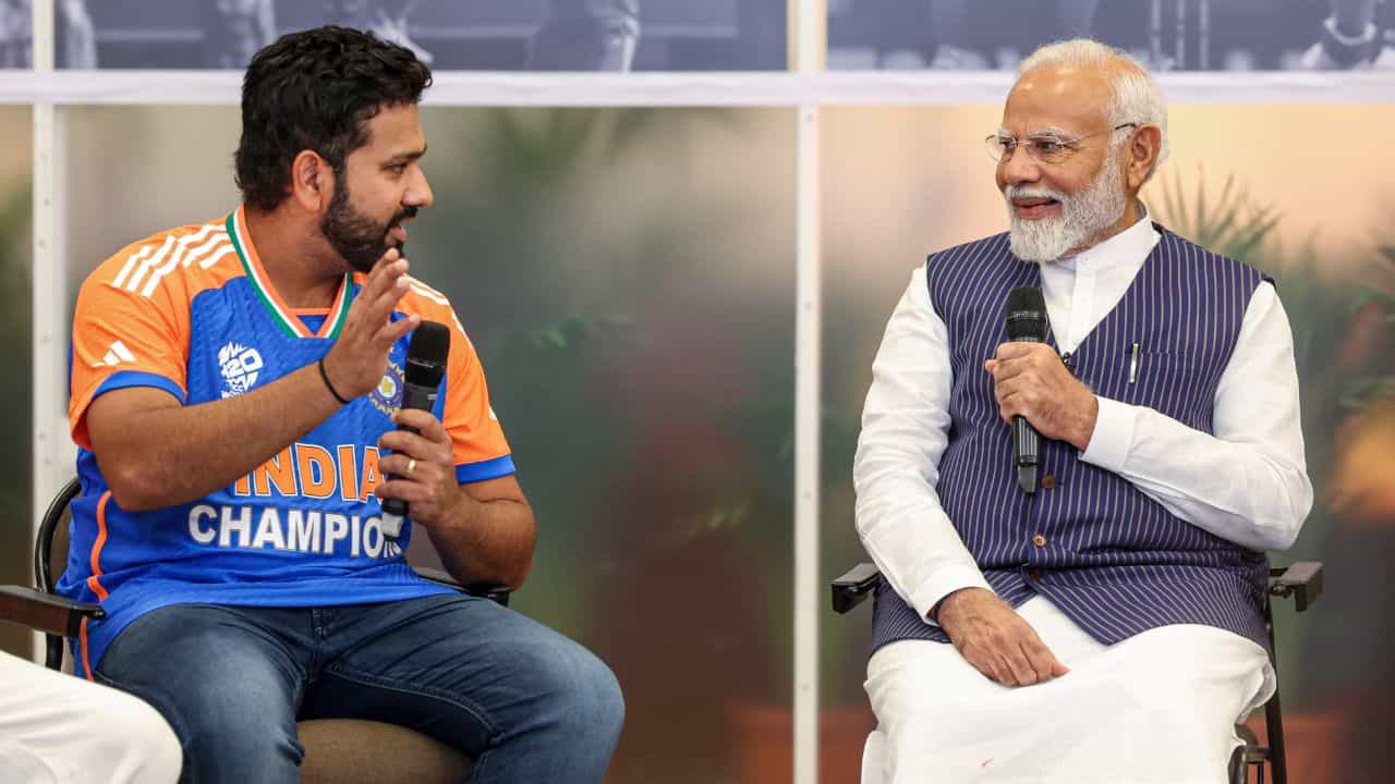 PM Modi asks Rohit: 'ওই নৃত্য কার আইডিয়া ছিল', প্রধানমন্ত্রীর মজার প্রশ্নে রোহিত যা বললেন... PM Modi asks Rohit: 'ওই নৃত্য কার আইডিয়া ছিল', প্রধানমন্ত্রীর মজার প্রশ্নে রোহিত যা বললেন...
