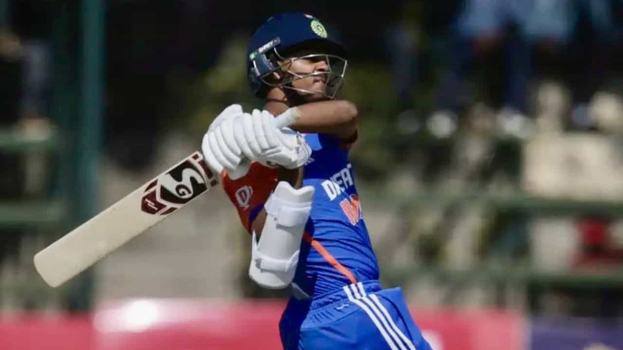 Yashasvi Jaiswal: ১ বলে ১২ রান যশস্বী জয়সওয়ালের! সিকান্দার রাজার স্পিনে বোল্ড Yashasvi Jaiswal: ১ বলে ১২ রান যশস্বী জয়সওয়ালের! সিকান্দার রাজার স্পিনে বোল্ড