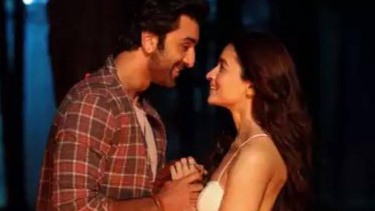 কীভাবে ১২ বছরের ছোট আলিয়ার সঙ্গে ফ্লার্ট করেন রণবীর?