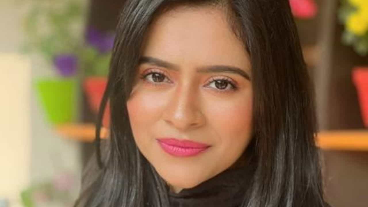 'আমি দায়িত্ব নিয়ে সিঙ্গল', কেন বলতে বাধ্য হলেন আয়েশা? 'আমি দায়িত্ব নিয়ে সিঙ্গল', কেন বলতে বাধ্য হলেন আয়েশা?