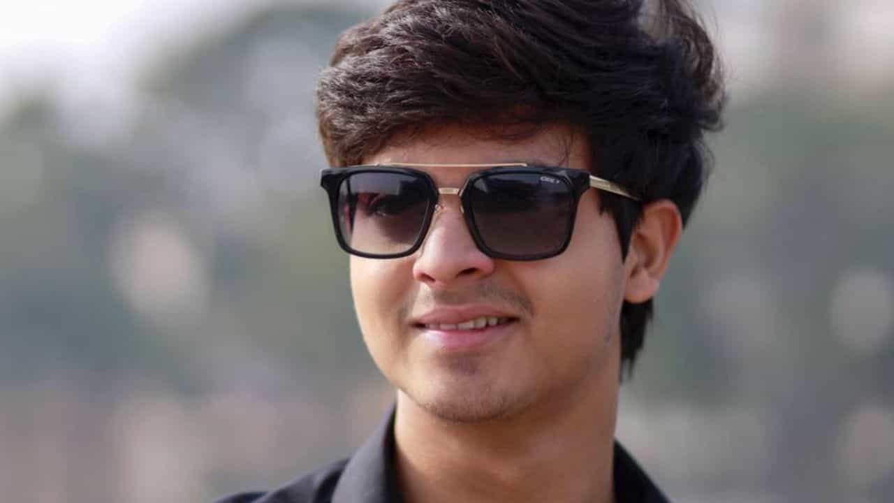 পাটায়ার সমুদ্র সৈকতে কাকে হৃদয় এঁকে ভালবাসার কথা জানালেন দিব্যজ্যোতি? পাটায়ার সমুদ্র সৈকতে কাকে হৃদয় এঁকে ভালবাসার কথা জানালেন দিব্যজ্যোতি?