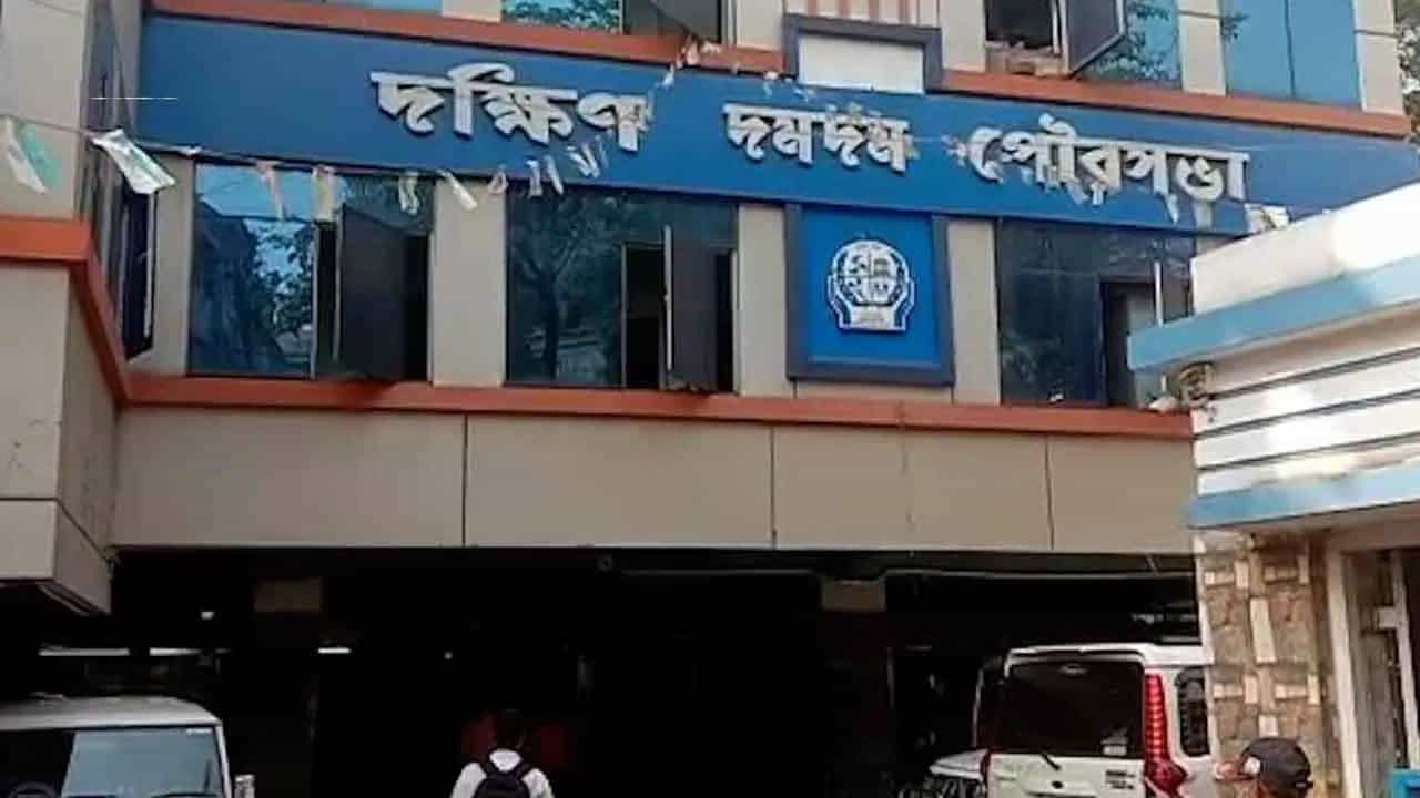 Municipality Recruitment Case: ফেল করেও ২৯ জনের চাকরি, পাঁচুর একার 'কম্ম' নয়, উঠছে এই আমলার নামও Municipality Recruitment Case: ফেল করেও ২৯ জনের চাকরি, পাঁচুর একার 'কম্ম' নয়, উঠছে এই আমলার নামও