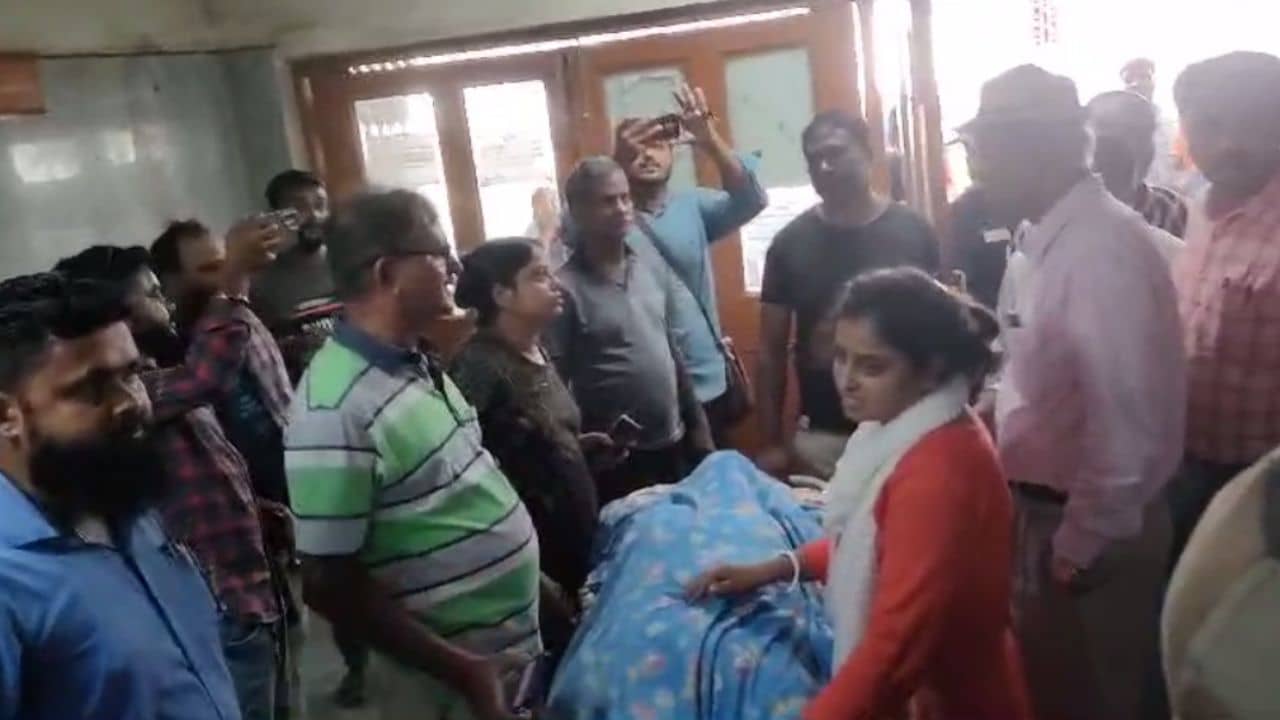 Rampurhat Medical College: অক্সিজেন ছাড়াই দেওয়া হল সিলিন্ডার, মৃত্যু শ্বাসকষ্টের রোগীর, গুরুতর অভিযোগ সরকারি হাসপাতালের বিরুদ্ধে