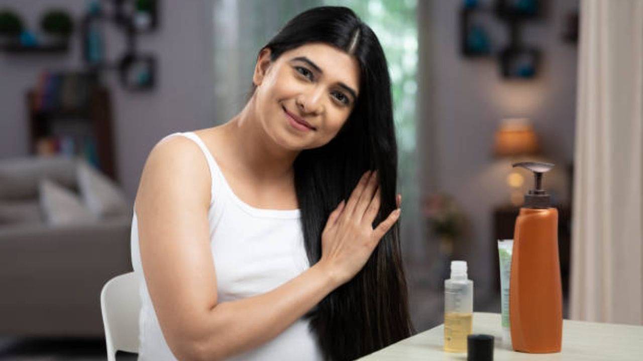 Hair Botox Treatment: সুন্দর চুল পেতে হেয়ার বোটক্স ট্রিটমেন্ট করার কথা ভাবছেন? কীভাবে এই চিকিৎসা করা হয় জানুন