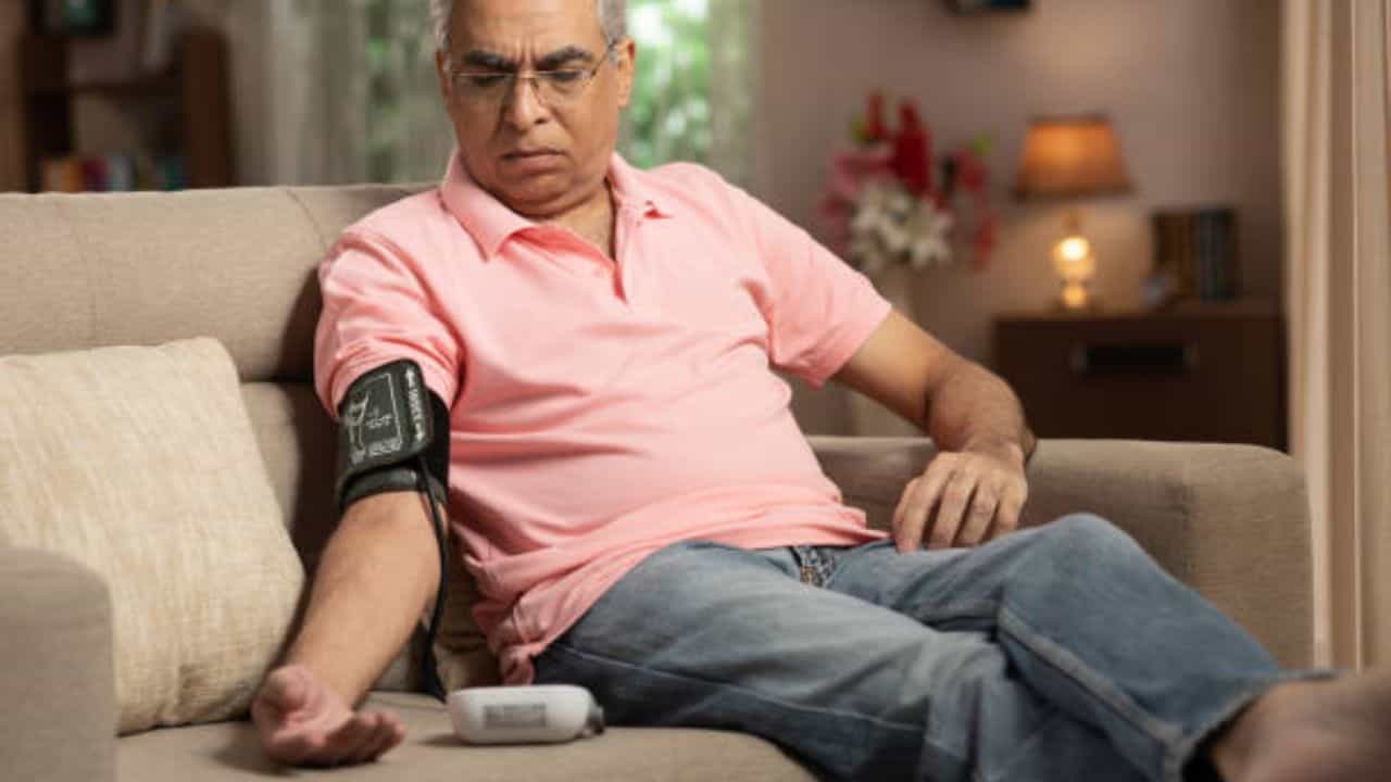High Blood Pressure: অহেতুক চিন্তা না করে এই ৭ খাবার খান, বশে চলে আসবে প্রেশার High Blood Pressure: অহেতুক চিন্তা না করে এই ৭ খাবার খান, বশে চলে আসবে প্রেশার