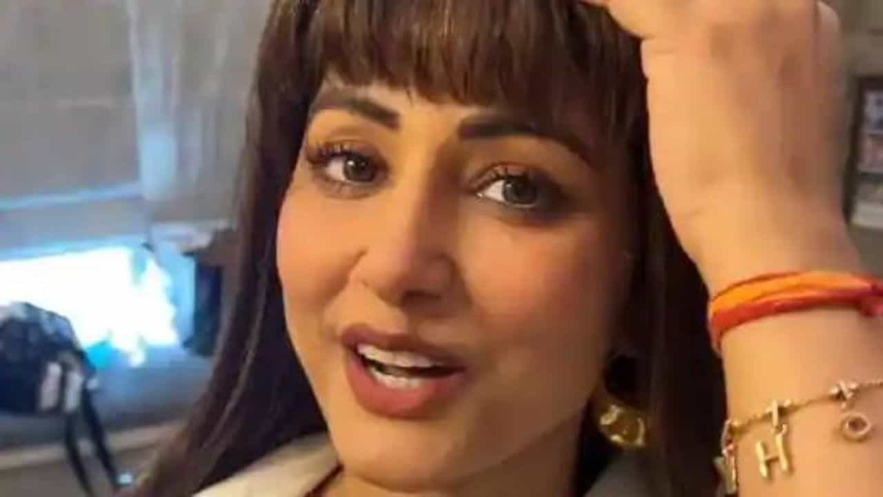 চলছে কেমো থেরাপি, কাজে ফিরলেন হিনা খান, বললেন, 'শো মাস্ট গো অন' চলছে কেমো থেরাপি, কাজে ফিরলেন হিনা খান, বললেন, 'শো মাস্ট গো অন'