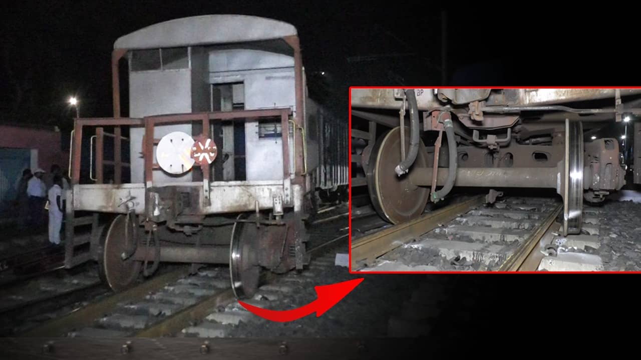 Ranaghat: এবার রানাঘাটে মালগাড়ি লাইনচ্যুত, লাইন বদলের সময় বিপত্তি