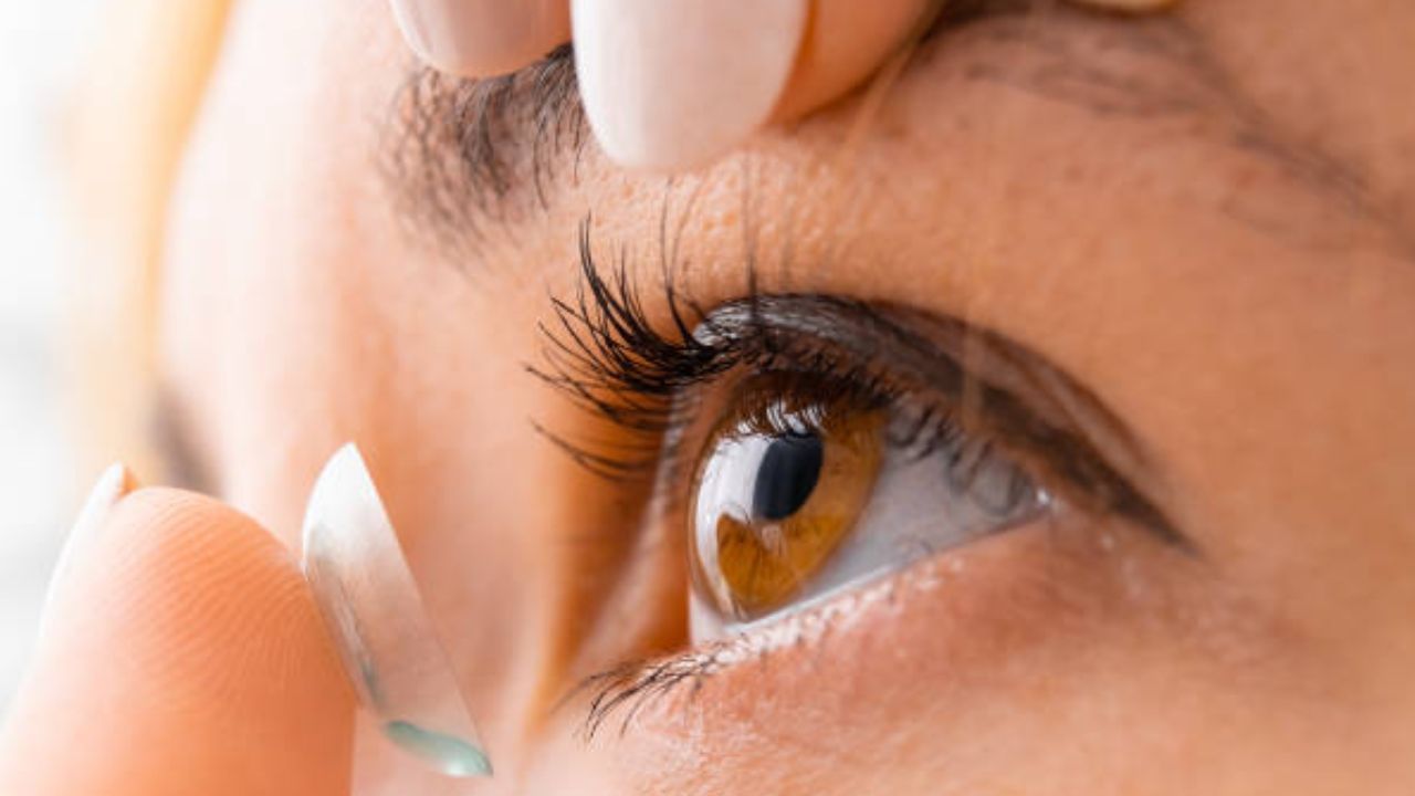Eye Contact Lens Tips: কন্টাক্ট লেন্স পরার আগে এই ভুলগুলি করবেন না, কীভাবে ব্যবহার করবেন জানুন