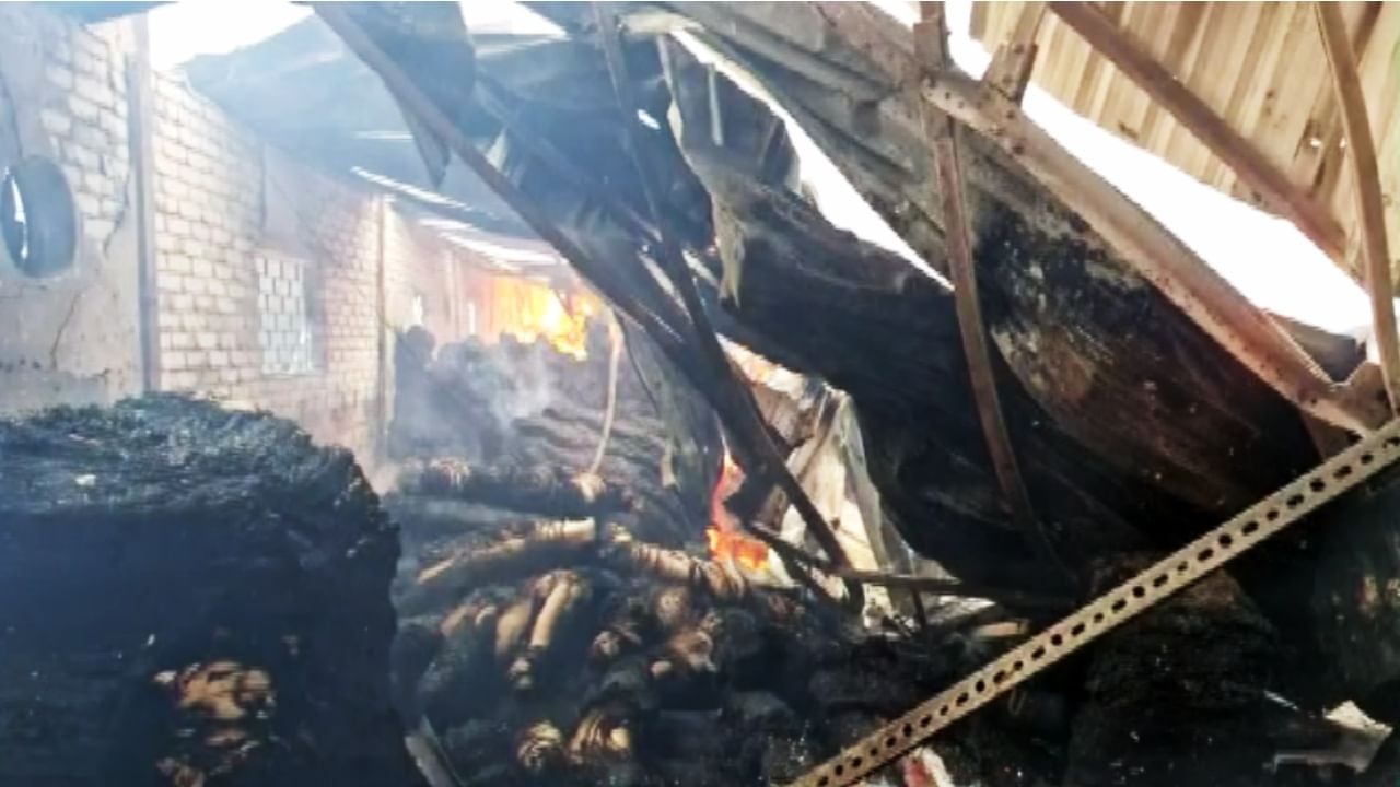 Nagerbazar Fire: নাগেরবাজারের মল রোড এলাকায় বিধ্বংসী আগুন, পাশাপাশি জ্বলছে দুটি কারখানা