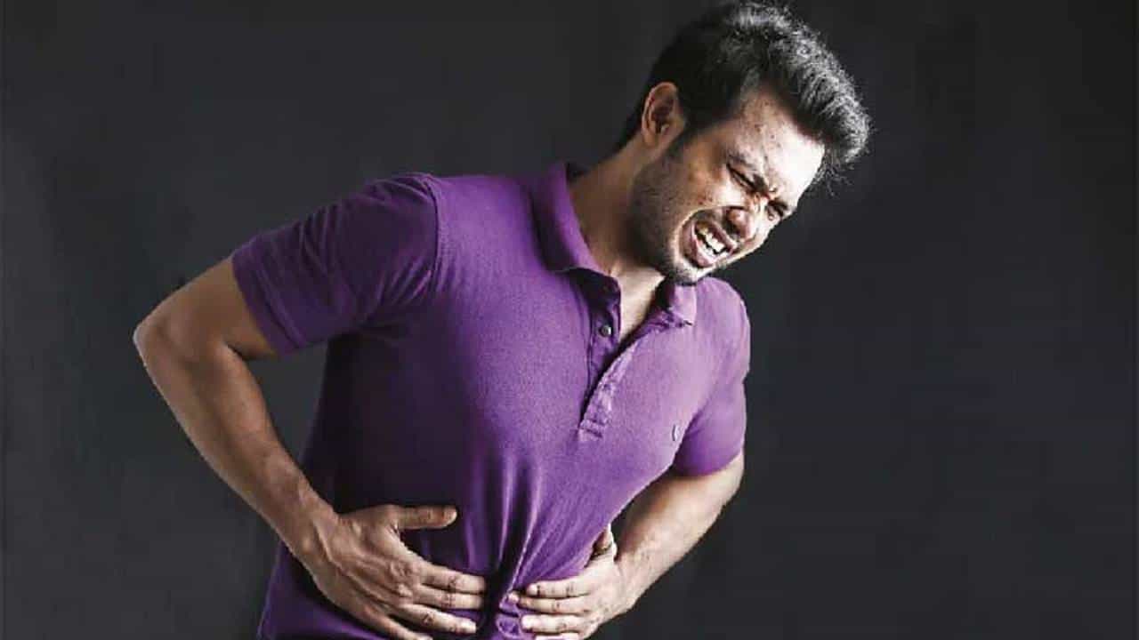 ভোজবাড়ি হোক বা রেস্তোরাঁ। তেলমশলা যুক্ত খাবার বেশি খেলে অনেকেরই বদহমজ বা গ্যাসের সমস্যা হয়।