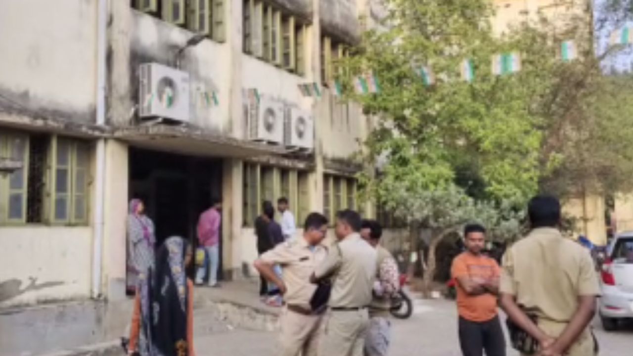 BJP Leader Arrest: খেজুরি থেকে গ্রেফতার BJP নেতা BJP Leader Arrest: খেজুরি থেকে গ্রেফতার BJP নেতা