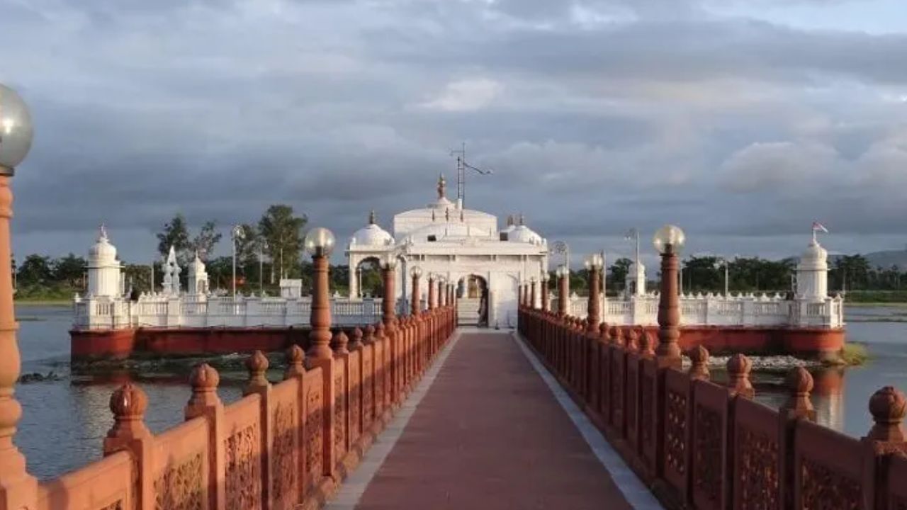 বিহারের পর্যটনে গতি আনতে  নতুন করে সাজানো হবে বুদ্ধগয়া থেকে হিন্দু ও জৈনদের অন্যতম তীর্থক্ষেত্র রাজগীরকে। একাধিক মন্দিরের উন্নয়ন খাতে বরাদ্দ করার ঘোষণা করেছেন নির্মলা সীতারামন 