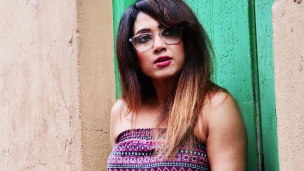 নগ্ন অভিনেত্রী! পাড়ার লোক, অটোওয়ালা-রিকশাওয়ালারা যা বলেন তাঁকে...